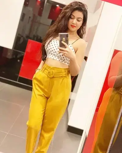 Raina Escort