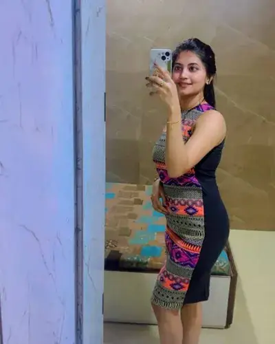 Escort Raina